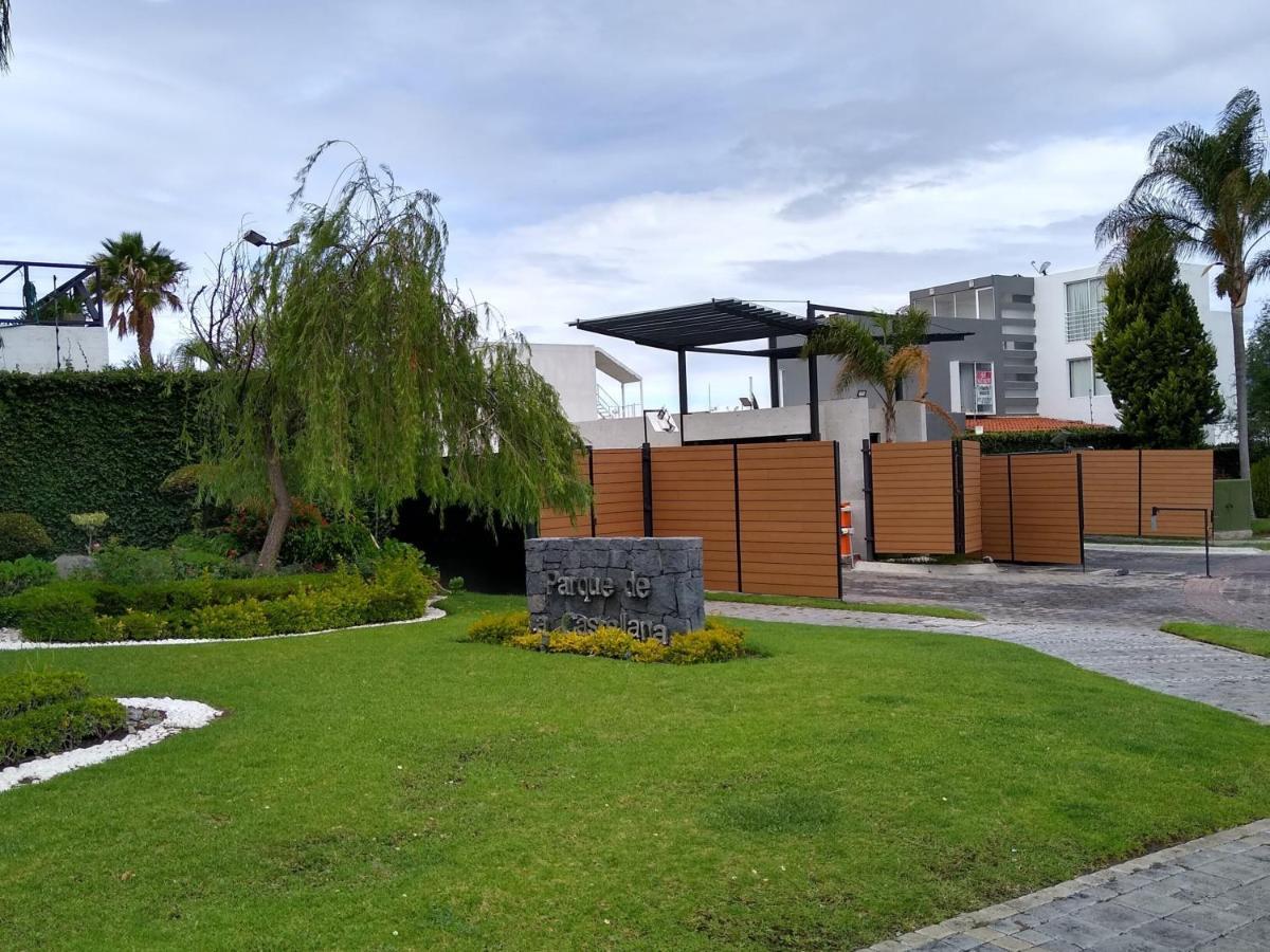 Habitacion Matrimonial Con Cama Y Sofa Para Cuatro Personas Tlaxcalancingo Exterior foto